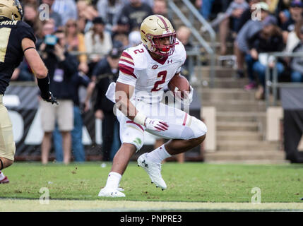 West Lafayette, Indiana, USA. 22 Sep, 2018. Boston College zurück läuft AJ Dillon (2) läuft mit dem Ball für yardage während der NCAA Football Spiel Action zwischen dem Boston College Eagles und die Purdue Kesselschmiede an: Ross-Ade Stadium in West Lafayette, Indiana. Johann Mersits/CSM/Alamy leben Nachrichten Stockfoto