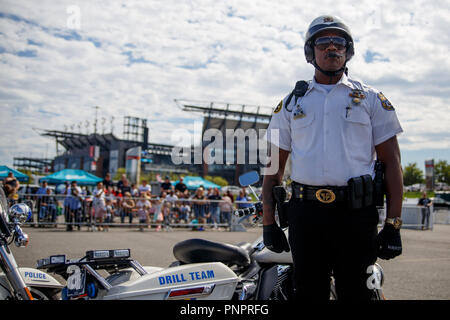 Philadelphia, PA, USA. 22 Sep, 2018. Motorrad Offiziere aus der Polizei von Philadelphia in der Held Thrill zeigen, eine jährliche Veranstaltung, das Geld für die Kinder der gefallenen Ersthelfer, 22. September 2018 teilnehmen. Quelle: Michael Candelori/ZUMA Draht/Alamy leben Nachrichten Stockfoto