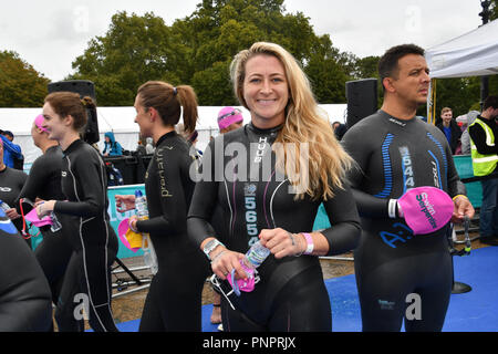 London, UK, 22. September 2018 Tausende partizip Schwimmen Serpentine 2018, London, UK. 22. September 2018. Bild Capital/Alamy leben Nachrichten Stockfoto