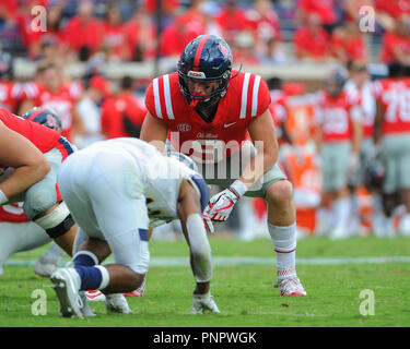 September 22, 2018: Ole Miss TE, Dawson Knox (9), wird fertig für die Field Goal Versuch, während der NCAA DI Spiel an - Vaught Hemingway Stadium in Oxford, MS. Ole Miss führt Kent State im 4. Quartal, 31-17. Kevin Langley/CSM Credit: Cal Sport Media/Alamy leben Nachrichten Stockfoto