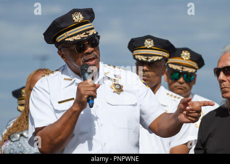 Philadelphia, Pennsylvania, USA. 22 Sep, 2018. Philadelphia Sheriff Jewell Williams spricht an der Hero Thrill zeigen, eine jährliche Veranstaltung, das Geld für die Kinder der gefallenen Ersthelfer. Quelle: Michael Candelori/ZUMA Draht/Alamy leben Nachrichten Stockfoto