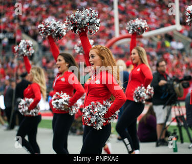 Columbus, Ohio, USA. 22 Sep, 2018. Ohio Zustand Cheerleadern führen bei der NCAA Football Spiel zwischen der Tulane grüne Welle & Ohio State Buckeyes am Ohio Stadium in Columbus, Ohio. Brent Clark/Cal Sport Media/Alamy Live News Credit: Cal Sport Media/Alamy leben Nachrichten Stockfoto