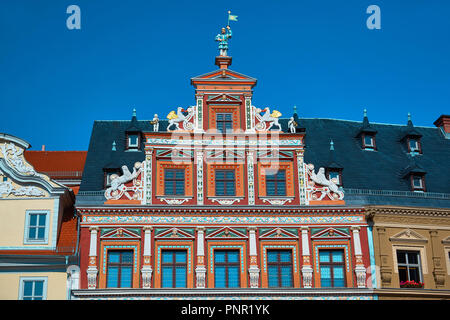 Oberen Teil der prunkvollen historischen Fachwerkhaus Fassade in Erfurt, Thüringen, Deutschland Stockfoto