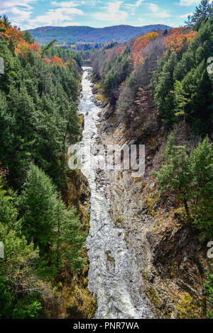 Quechee Gorge und Ottauquechee River - Hartford, Vermont Stockfoto