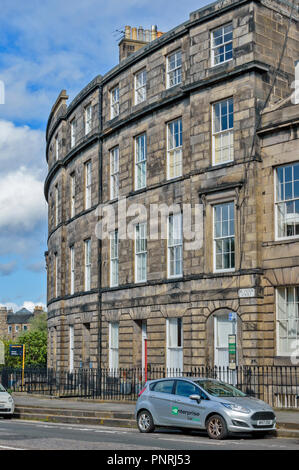 EDINBURGH SCHOTTLAND georgianische Architektur Häuser AM BEGINN DER BRANDON STRASSE Stockfoto