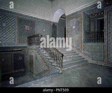 ESCALERA CON ZOCALOS DE AZULEJOS DEL PALACIO DE PILATOS - SIGLO XVI - ARQUITECTURA RENACENTISTA - DECORACION MUDEJAR. Lage: PALACIO PILATOS. Spanien. Stockfoto