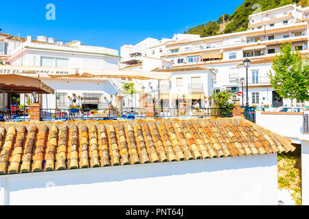 Stadt Mijas, Spanien - 9. Mai 2018: schöne Gebäude im malerischen Dorf Mijas bekannt für Weiße typische Architektur Andalusiens. Spanien ist das seco Stockfoto