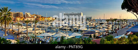 Tivoli Marina Vilamoura Hotel, Marina von Vilamoura, Algarve, Portugal am Abend Stockfoto