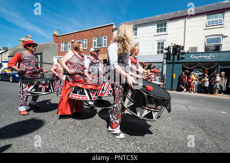 Abergele Karneval Batala Samba band 14. Juli 2018 an der Küste von Nordwales Stockfoto