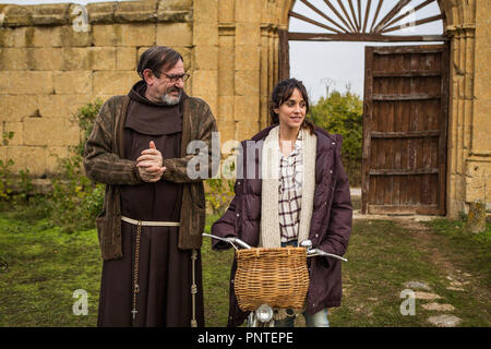 Original Film Titel: BAJE DIOS Y LO QUE VEA. Englischer Titel: BAJE DIOS Y LO QUE VEA. Jahr: 2017. Regisseur: CURRO VELAZQUEZ. Stars: KARRA ELEJALDE, MACARENA GARCIA. Credit: Morena Films/TVE/TURANGA FILME/UNO EQUIS DIOS/VERGNE, Julio/Album Stockfoto