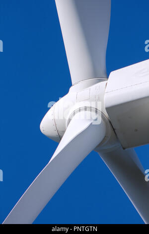 Pico Gallo, Tineo, Asturien. Detail der Blades und Rotor Hub eines Wind Mühle. Stockfoto