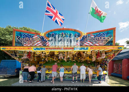 Abergele Karneval und Schicksal 14. Juli 2018 an der Küste von Nordwales Kentucky Derby Pferderennen spiel Abschaltdruck Stockfoto