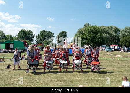 Abergele Karneval Batala Samba band 14. Juli 2018 an der Küste von Nordwales Stockfoto