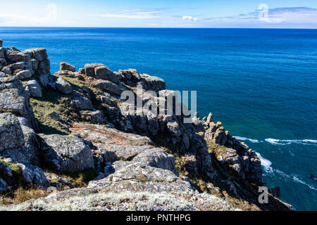 Nahaufnahme Detail der Granitfelsen auf dem kornischen Küste in der Nähe von Lands End. Carn Les Boel, in der Nähe von Lands End, Cornwall, England. Stockfoto