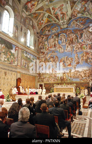 Vatikan Cappella Sistina 13/01/2008 - Papst Benedikt XVI. eine HEILIGE MESSE IN DER SIXTINISCHEN KAPELLE AM SACRAMENTO DEL BATTESIMO PREDIGT VON PAPST BENEDIKT XVI. am Fest der Taufe des Herrn Stockfoto