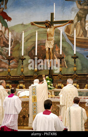 Vatikan Cappella Sistina 13/01/2008 - Papst Benedikt XVI. eine HEILIGE MESSE IN DER SIXTINISCHEN KAPELLE AM SACRAMENTO DEL BATTESIMO PREDIGT VON PAPST BENEDIKT XVI. am Fest der Taufe des Herrn Stockfoto