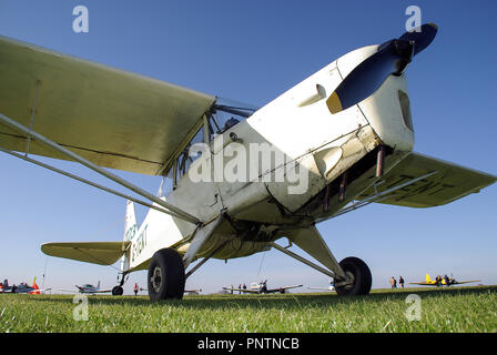 RAeC Air Race Serie, Runde 2010 an der Großen Oakley Flugplatz in Essex, UK. Rob Calloway-Lewis in seinem Auster J 1 N G-Zelt (Rennen 123). Sieger Stockfoto