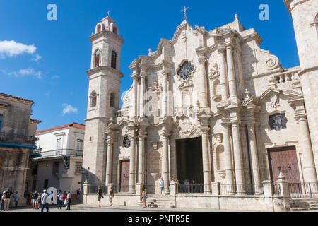 Havanna, Kuba - Januar 16, 2017: Plaza de la Catedral (Englisch: Cathedral Square) ist eine der fünf wichtigsten Plätze in der Altstadt von Havanna und die Website der Ca Stockfoto