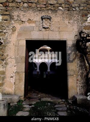 PUERTA DE ACCESO AL CLAUSTRO DEL PALACIO DE SOTOFERMOSO - SIGLO XVI (ANTES PALACIO PROPIEDAD DE LOS DUQUES DE ALBA). Lage: PALACIO DE SOTOFERMOSO. ABADIA. CACERES. Spanien. Stockfoto