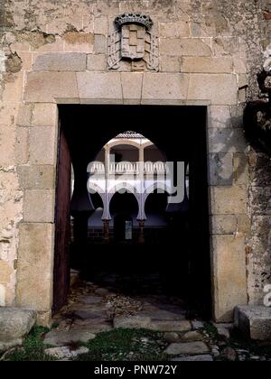 PUERTA DE ACCESO AL CLAUSTRO DEL PALACIO DE SOTOFERMOSO - SIGLO XVI (ANTES PALACIO PROPIEDAD DE LOS DUQUES DE ALBA). Lage: PALACIO DE SOTOFERMOSO. ABADIA. CACERES. Spanien. Stockfoto