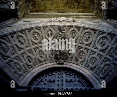 Las MEJORES DEL ARCO CASETONES ABOCINADO CON DE LA PORTADA DE LA CATEDRAL DE NUESTRA SEÑORA DE LA HUERTA - SIGLO XVI. Lage: Catedral de Nuestra Señora de La Huerta. Agreda. Saragossa Zaragoza. Spanien. Stockfoto