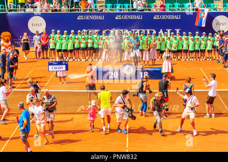 Kitzbühel, Österreich - Aug 4, 2018: Martin Klizan feiern Sieg im abschließenden Spiel im Sommer Turnier in Kitzbühel, Tirol. Dieser Wettbewerb Stockfoto