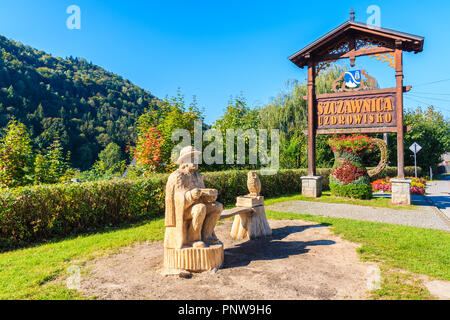 SZCZAWNICA, Polen - 19.September 2018: Tafel, die Eingang in Szczawnica Dorf an einem sonnigen Tag im Herbst Saison. Dieser Ort ist ein bekannter Erholungsort zu Stockfoto