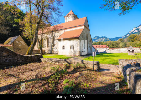 Green Park in Cerveny Klastor (Rotes Kloster), die in der Nähe des Flusses Dunajec in Pieniny befindet, Slowakei Stockfoto