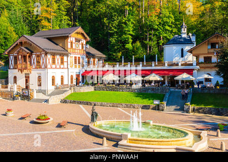 SZCZAWNICA, Polen - 19.September 2018: die schönen historischen Gebäude von Szczawnica Spa an sonnigen Herbsttag. Dieser Ort ist ein bekannter Ferienort berühmten f Stockfoto