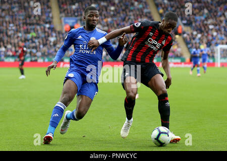 Von Leicester City Kelechi Iheanacho (links) und Huddersfield Town Terence Kongolo Kampf um den Ball während der Premier League Match für die King Power Stadion, Leicester. Stockfoto