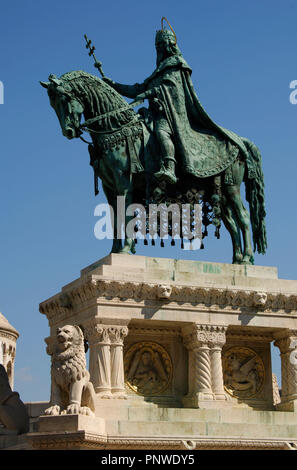 Stephan I. von Ungarn oder Saint Stephen (969-1038). Ersten christlichen König von Ungarn (1000-1038). Die Statue von König in der Fischerbastei. Budapest. Ungarn. Stockfoto