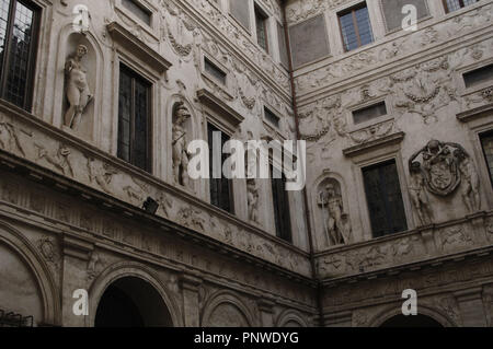 Italien. Rom. Der Spada Palace. Im 16. Jahrhundert erbaut und im 17. Jahrhundert renoviert von Francesco Borromini (1599-1667). Innenhof. Stockfoto