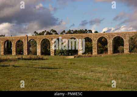 Portugal. Evora. Aquädukt von Silber Wasser. In 1531-1537 von König Joau III. Von den militärischen Architekten Francisco de Arruda entworfen. Stockfoto