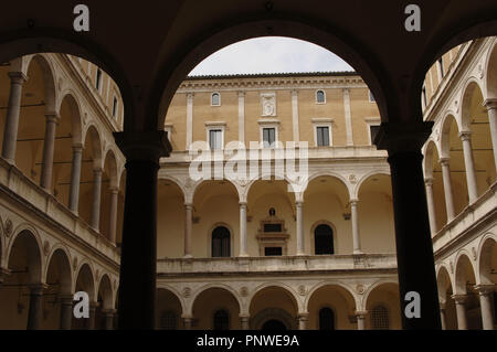 Italien. Rom. Palast der Staatskanzlei (Palazzo Della Cancelleria). Renaissance. Zwischen 1489-1513 gebaut. Unbekannter Architekt. Innenhof. Stockfoto