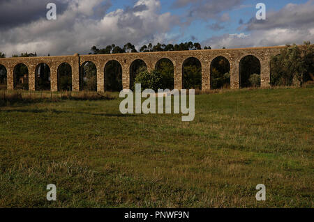 Portugal. Evora. Aquädukt von Silber Wasser. In 1531-1537 von König Joau III. Von den militärischen Architekten Francisco de Arruda entworfen. Stockfoto