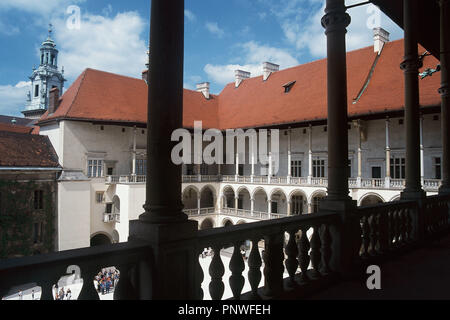 Polen. Schloss Wawel. Im 15. Jahrhundert von Kasimir III. der Große und Rekonstruktion von Sigismund die Älteren zwischen 1502 und 1536 nach ihrer Zerstörung durch ein Feuer im Jahre 1499 gebaut. Details der inneren Hof errichtet von F. DELLA LORA im Jahre 1516 im italienischen Renaissance Stil. Krakau. Stockfoto