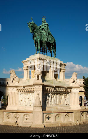 Stephan I. von Ungarn oder Saint Stephen (969-1038). Ersten christlichen König von Ungarn (1000-1038). Die Statue von König in der Fischerbastei. Budapest. Ungarn. Stockfoto