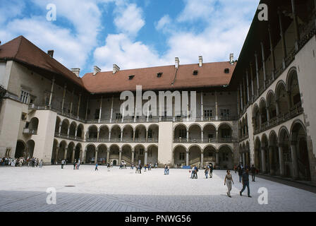 Polen. Schloss Wawel. Im 15. Jahrhundert von Kasimir III. der Große und Rekonstruktion von Sigismund die Älteren zwischen 1502 und 1536 nach ihrer Zerstörung durch ein Feuer im Jahre 1499 gebaut. Details der inneren Hof errichtet von F. DELLA LORA im Jahre 1516 im italienischen Renaissance Stil. Krakau. Stockfoto