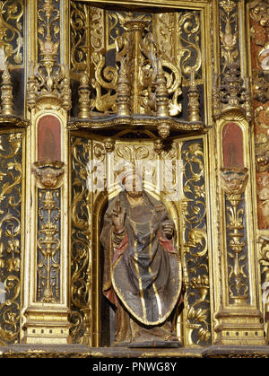 ARTE RENACIMIENTO. ESPAÑA. IGLESIA DE SANTIAGO. Reedificada en el siglo XIV por Fernán Pérez de Andrade 'el Mozo'. Las mejores de una ESCULTURA del RETABLO realizado por CORNELIS DE HOLANDA (s. XVI). BETANZOS. Estado de A Coruña. Galizien. CAMINO DE SANTIAGO. Stockfoto