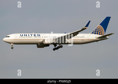 United Airlines Boeing 767-300ER lanfing am Flughafen Rom Fiumicino Stockfoto