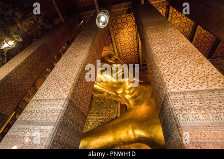 Liegender Buddha in Bangkok Stockfoto