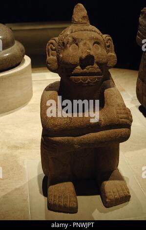 ARTE PRECOLOMBINO. AZTECA (1350-1521). Figura arenisca sedente de Piedra de MICTLANTECUHTLI, dios Azteca, Zapoteca y Mixteca del inframundo y de los Muertos. Museo Británico. Londres. Inglaterra. Reino Unido. Stockfoto