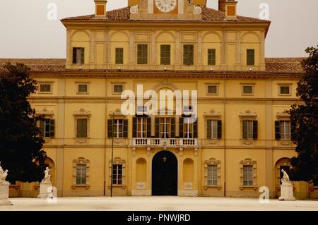 Italien. Parma. Ducal Palace, von Jacopo Barozzi da Vignola im 16. Jahrhundert erbaut. In der 17. - 18. Jahrhundert vergrößert. Fassade. Stockfoto