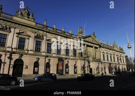 Deutschland. Berlin. Deutsches Historisches Museum 'Deutsches', Historisches Museum in der alten Arsenal "Zeughaus", gelegen zwischen 1695-1730 im barocken Stil erbaut. Hauptfassade. Stockfoto