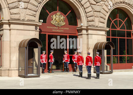 Ändern des Schutzes außerhalb der Präsidentschaft Sofia, Bulgarien. Stockfoto