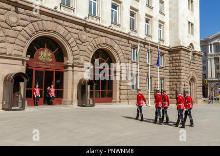 Ändern des Schutzes außerhalb der Präsidentschaft Sofia, Bulgarien. Stockfoto