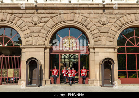 Ändern des Schutzes außerhalb der Präsidentschaft Sofia, Bulgarien. Stockfoto