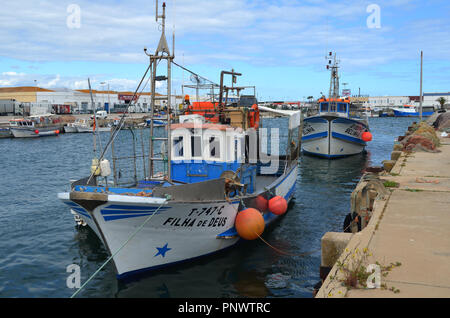 Die handwerkliche Flotte in den Hafen von Olhão, Algarve, Portugal Stockfoto