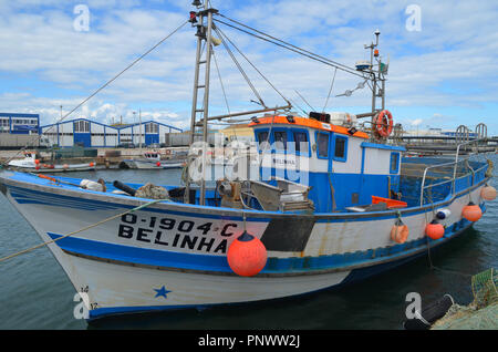 Die handwerkliche Flotte in den Hafen von Olhão, Algarve, Portugal Stockfoto