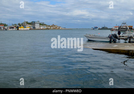 Die handwerkliche Flotte in den Hafen von Olhão, Algarve, Portugal Stockfoto